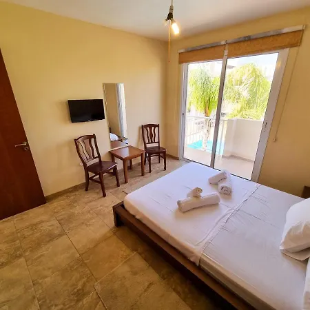Semesterbostad Christina's Mezoneta House With A Swimming Pool *